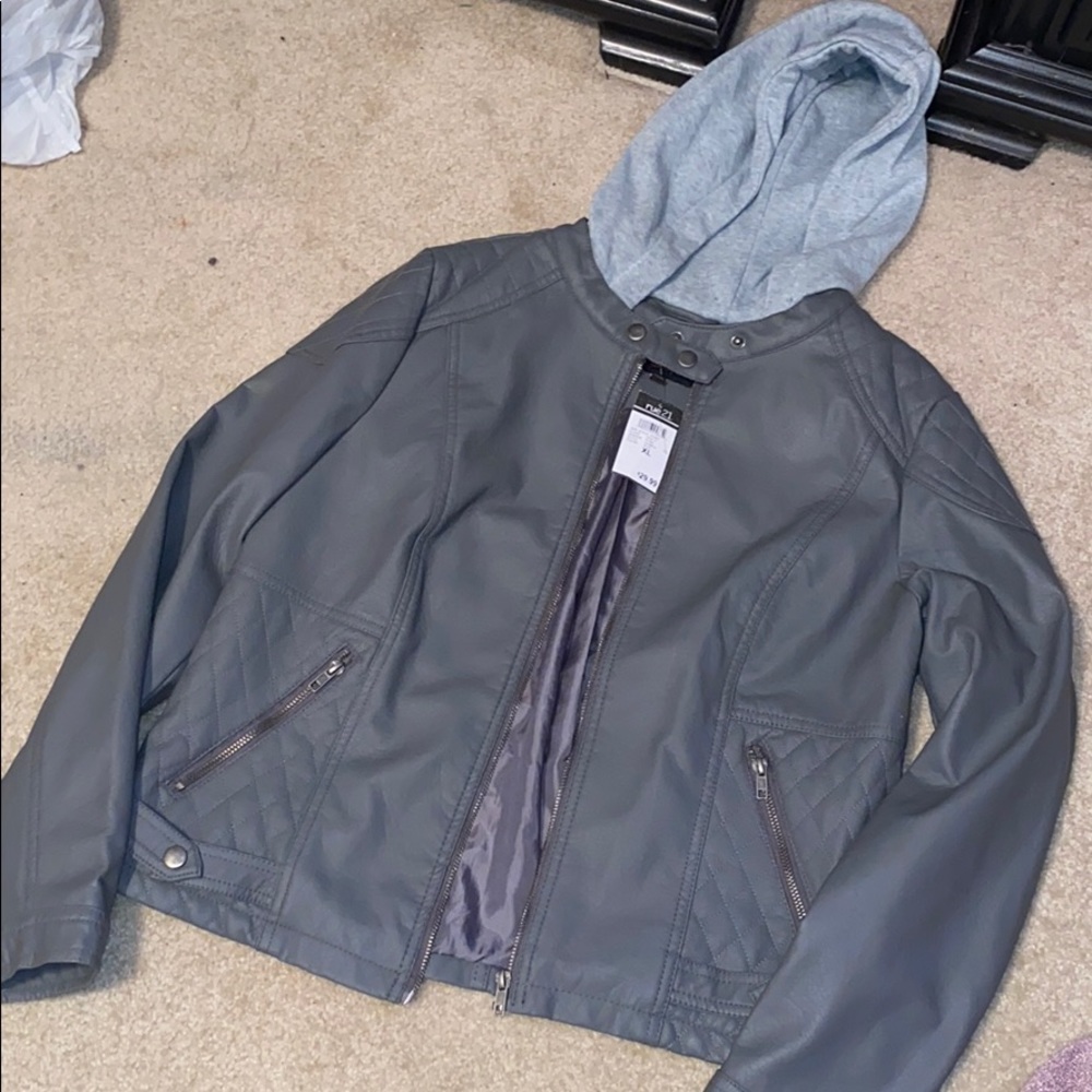 Leather jacket met with hood